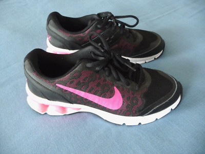 NIKE RELX Sneakers 7.5M Black Hot Pink Trim Excellent Condition