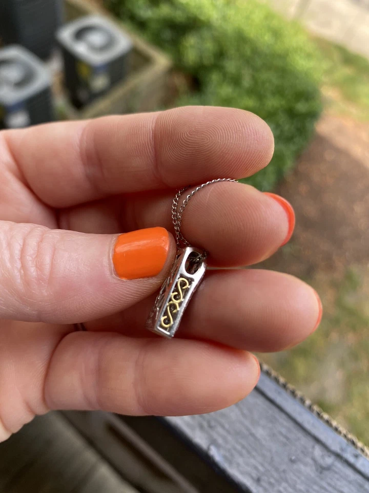 Collar colgante Simon G. RARO zafiro azul y diamantes. Foto 4 de 4