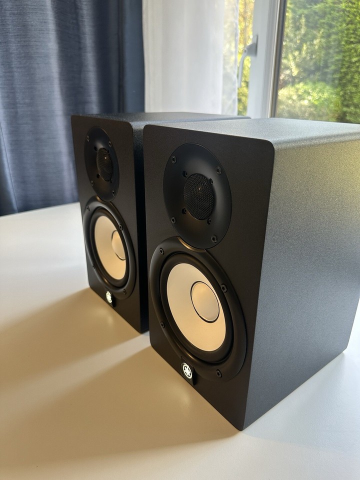Yamaha HS5 Powered Studio Monitor Speakers (Pair) Black 4957812532945