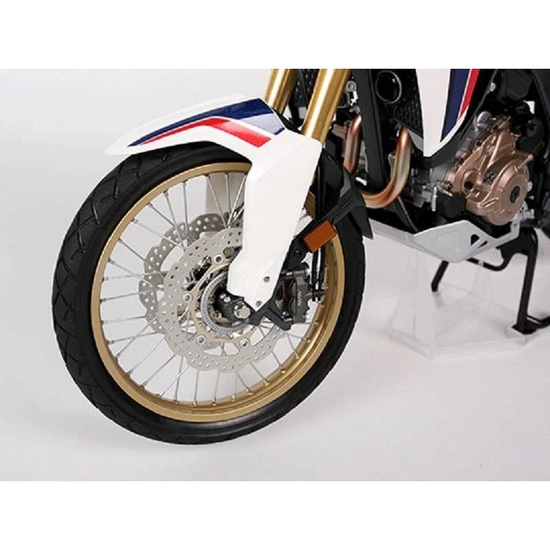 Modello Tamiya 1/6 Honda Africa Twin CRF1000L: Modello Premium Con Sospensioni - Immagine 4 di 4