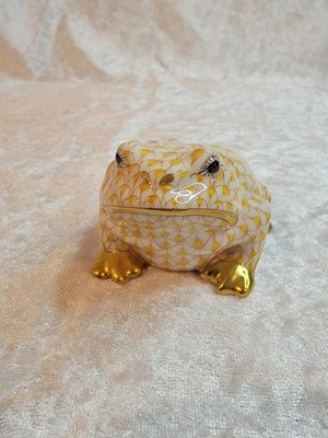 Herend Yellow Fishnet Pattern Frog