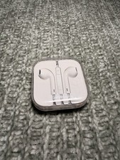 NEW Apple EarPods with 3.5mm Headphone Plug and Travel Case