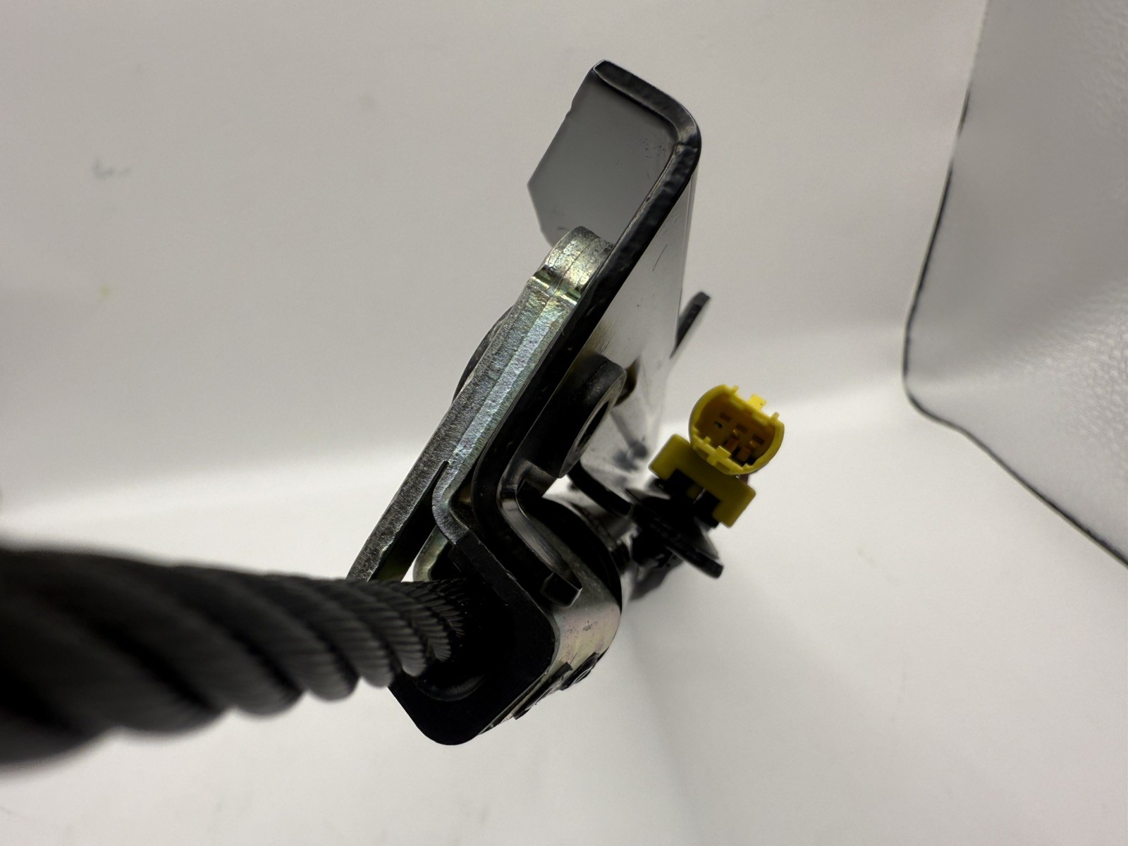16-2020 Bentley Bentayga Right Passenger Front Seat Belt Pretensioner 4M0857620A