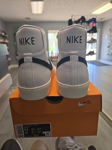 Size 8.5 - Nike Blazer Mid 77 Vintage White Black 2019 BQ6806-100 New With Box - Picture 5 of 6