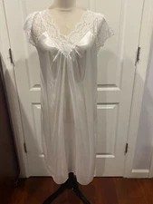 Women White Silky Short Sleeve VNeck Lace Nightgown Thin 2XL 40"Lx20"W