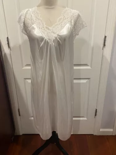 Women White Silky Short Sleeve VNeck Lace Nightgown 2XL 40"Lx20"W