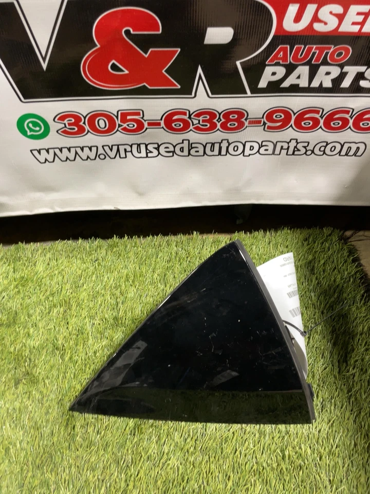 ✅ Aplique de pilar derecho Chrysler Pacifica 2022 N.º de parte: 68227308a OEM Foto 3 de 4