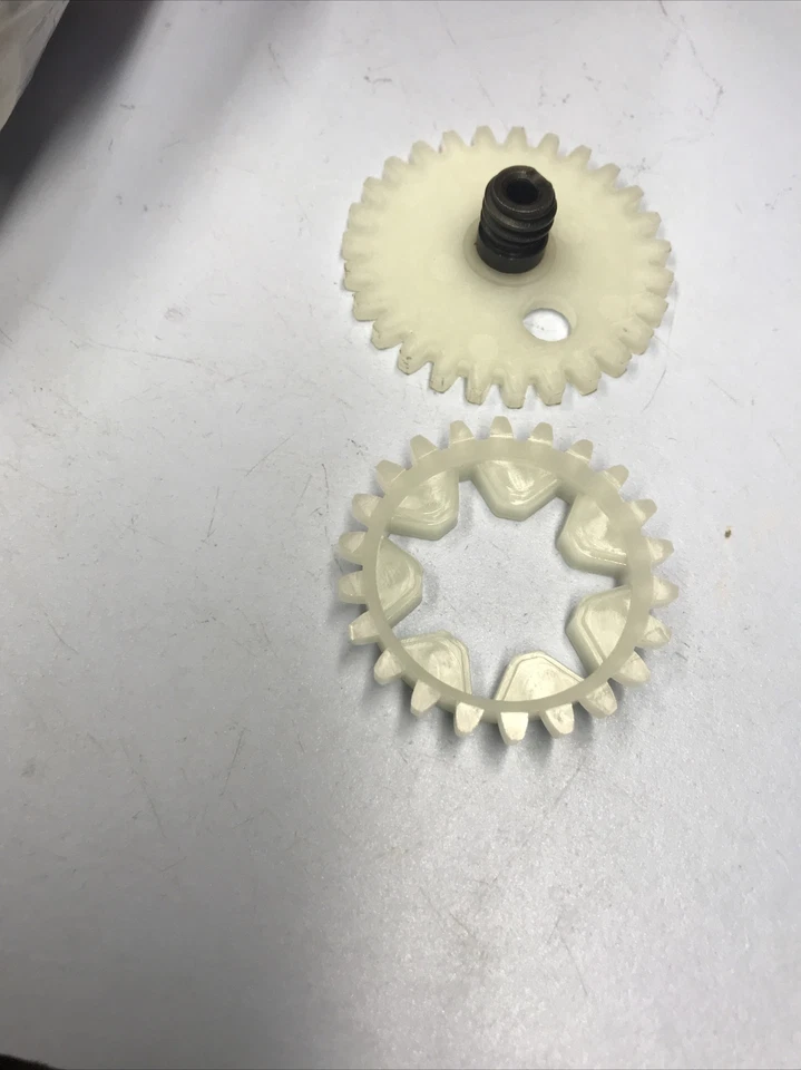 Bomba de aceite gusano, engranaje helicoidal para motosierra STIHL MS380 MS381 038 - 1119 640 7100 Foto 3 de 3