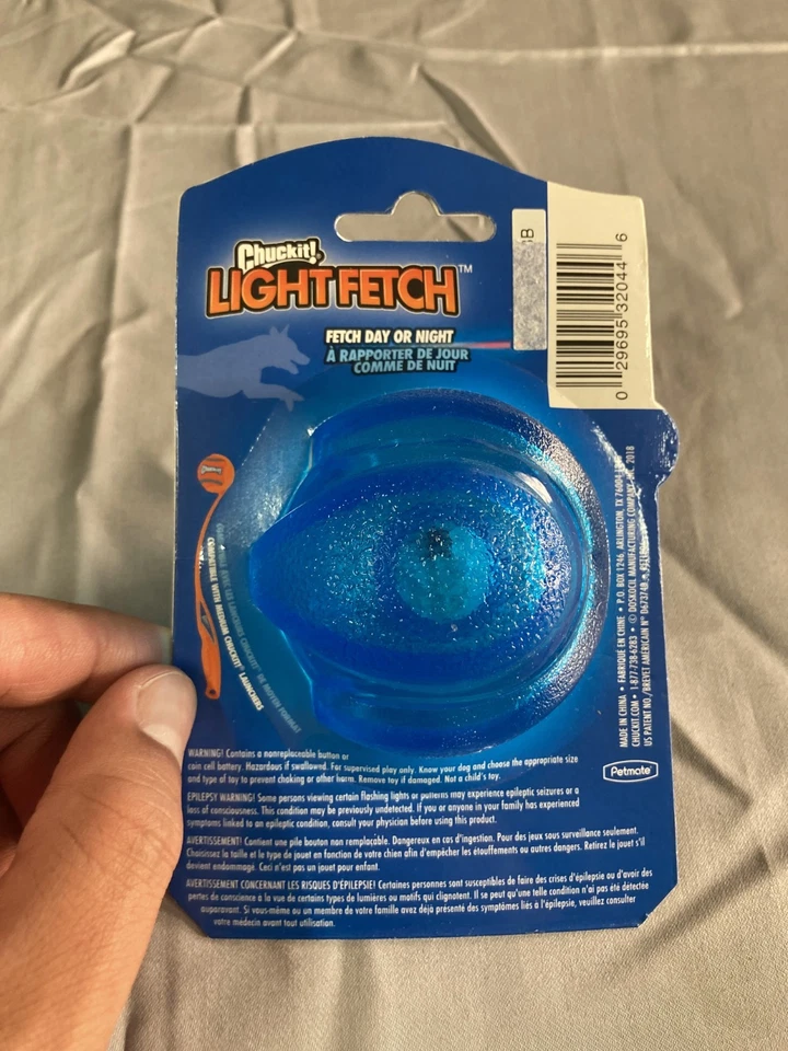 Petmate Chuckit! Juguete de bola de goma Light Fetch para perros de razas medianas NUEVO Foto 2 de 2