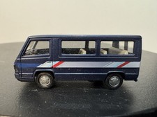 Mercedes Benz MB 100 D Bus Personen Fenster Bus 9-Sitzer blau PKW Herpa H0 1:87