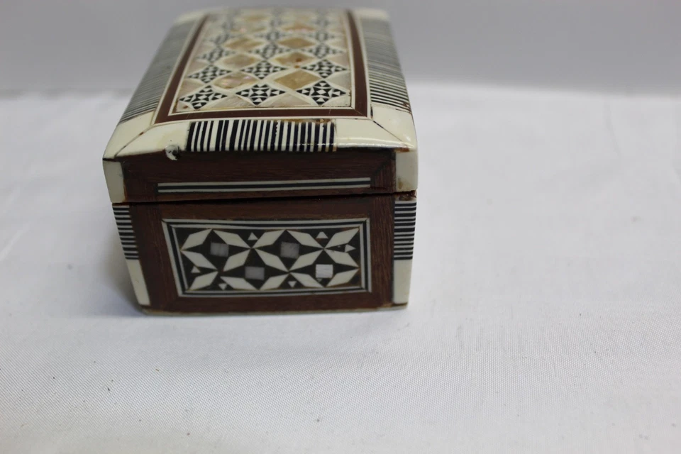 Caja de baratija vintage con incrustaciones de madera caja decorativa pequeña 3 3/4" x 2 1/2 Foto 3 de 4