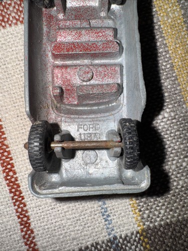Vintage Tootsietoy Ford USA Red Car Chicago 24 Covertible 3" Long - Picture 5 of 5