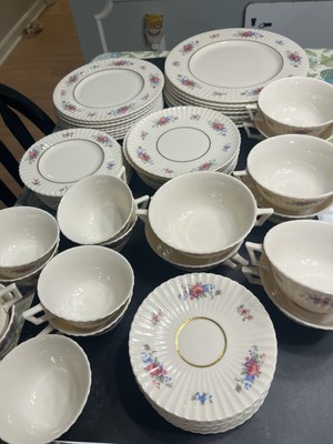 56pc Lenox Pavlova Floral Fluted Rimmed Gold Accent Dinnerware Service for 8 USA
