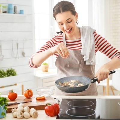 Plastic Manual Eggs Beater Mixer for Hard Boiled Eggs Handheld Kitchen Gadget