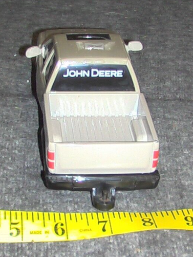 Ertl John Deere Pickup Crew Cab Farm Truck Die-cast Bed Plastic Cab 1/24 Scale - Picture 4 of 5