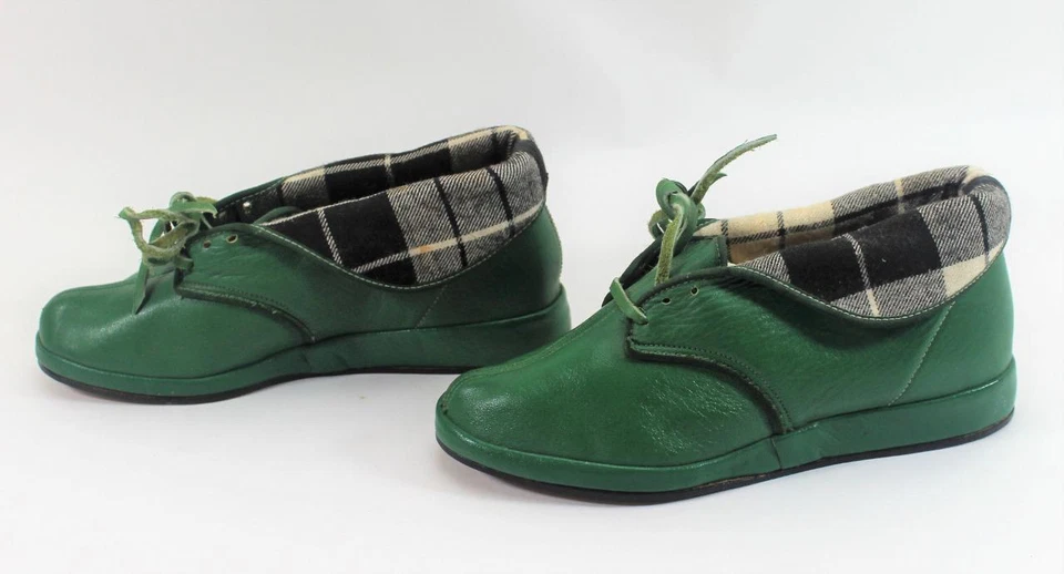Vintage Green Leather Closed Shoe with Black Flannel Lining Womens 6.5M - Image 2 of 4