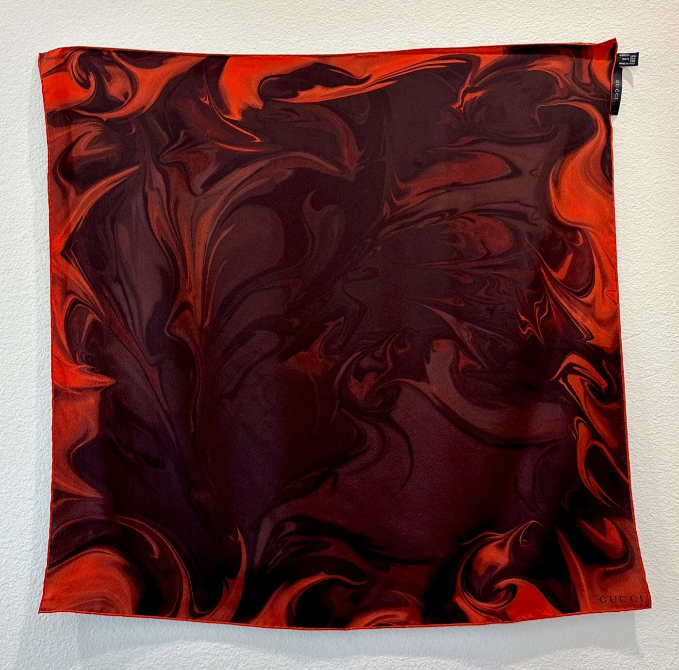 Foulard femme GUCCI en soie rouge à motifs 25