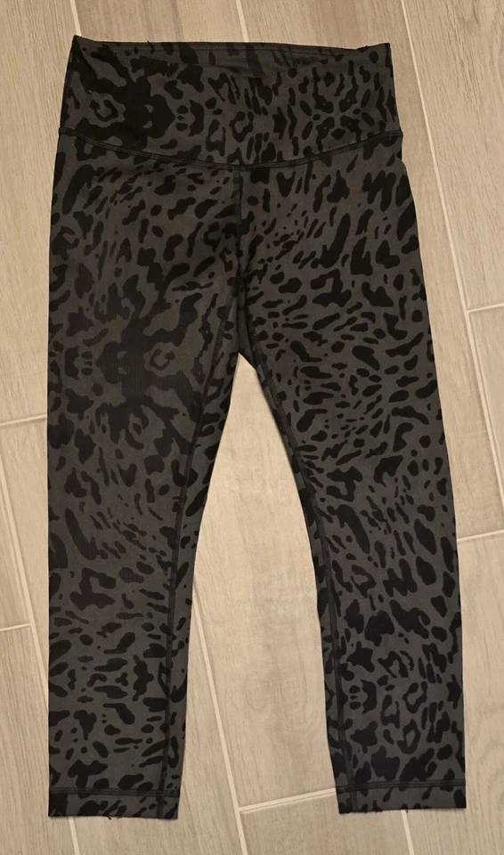 Lululemon Leggings Mujer Capri Elastizados Leggings Talla 4 Gris Guepardo Camuflaje Recortado Foto 2 de 4