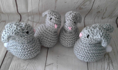 4 x hellgraue Osterhasen Hase creme Eierbezüge Cozies Handarbeit gestrickt