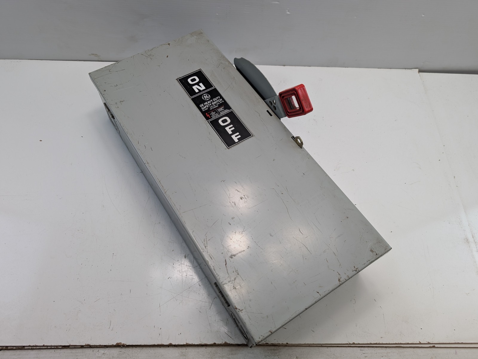 GENERAL ELECTRIC TH3223 SAFETY SWITCH 2 POLE 100 AMP 240V