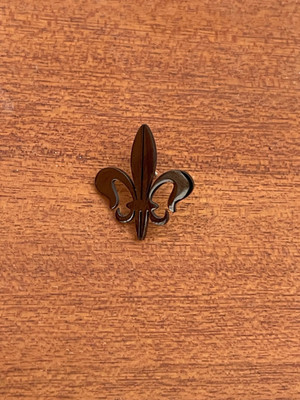 pin ́s fleur de lys in glossy black metal (NEW)