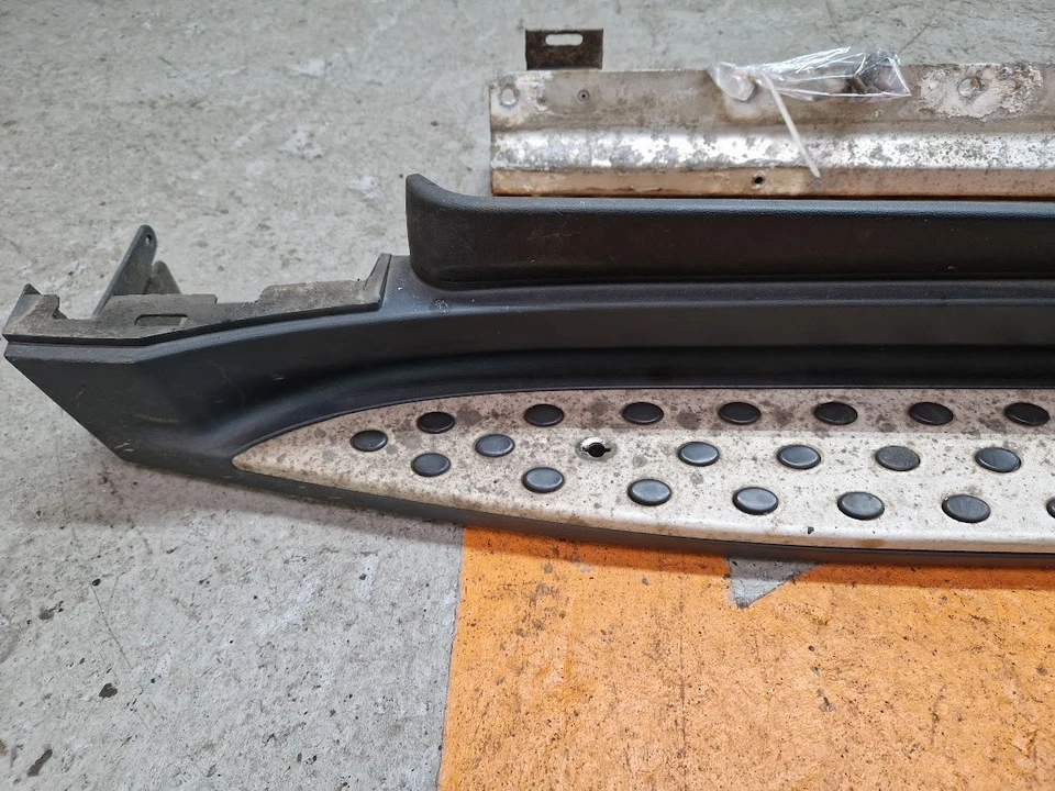 2009 MERCEDES ML320 W164 LEFT SIDE STEP RUNNING BOARD A1646901375 A1646900510 - Image 2 of 4