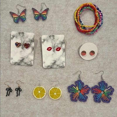 Lebendiges mehrfarbiges 8-teiliges Schmuckset mit 2 Mystery Geschenken!