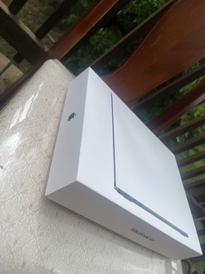 2022 Apple MacBook Air 13.6'' M2 8C GPU 3.5GHz 8GB RAM 256GB SSD A2681