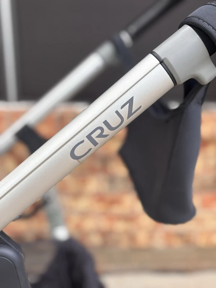 Uppababy carbon Cruz frame with storage Basket, Organizer And Wheels 2018 - Image 4 of 4