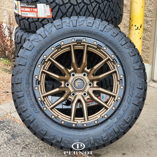 Ruedas de bronce F150/Raptor Fuel D681 Rebel 20x10 6x135 y agarre Nitto