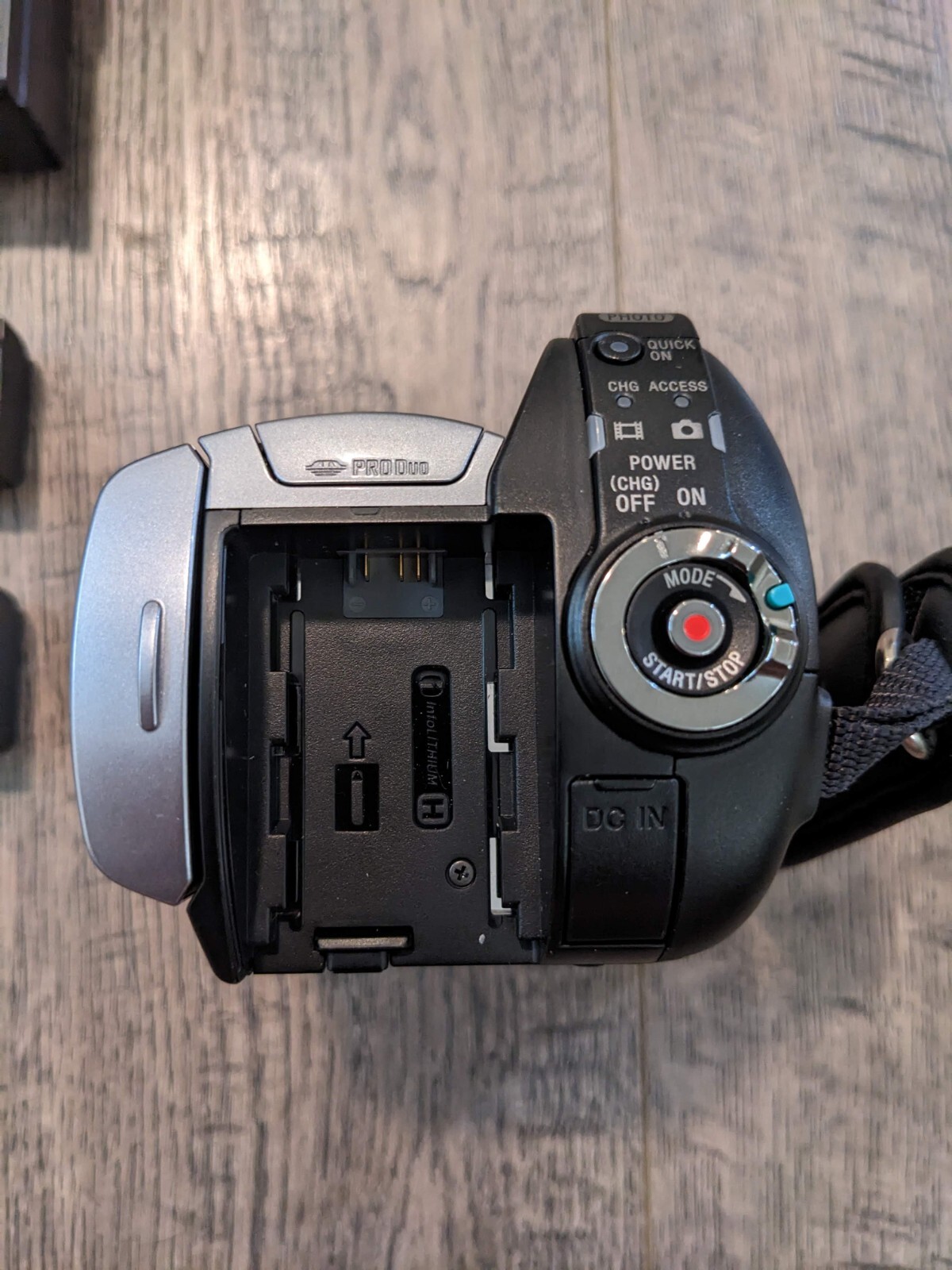 Sony Handycam DCRSR85 60GB HDD Camcorder TESTED w/ 2 Batteries and