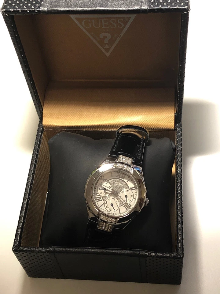 GUESS  Damenuhren Zirkonia -Lackleder Armband,Hingucker, toll neue Batterie  - Bild 4 von 4