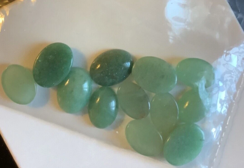 mixed lot green cabochon ovals 15mm 12-pieces - Image 3 of 3