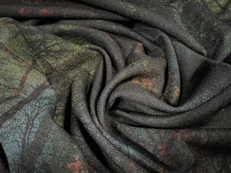 Valentino Stretch Crepe Jersey Fabric, per metre - Dark Forest Woodland Print — 第 4/4 张图片