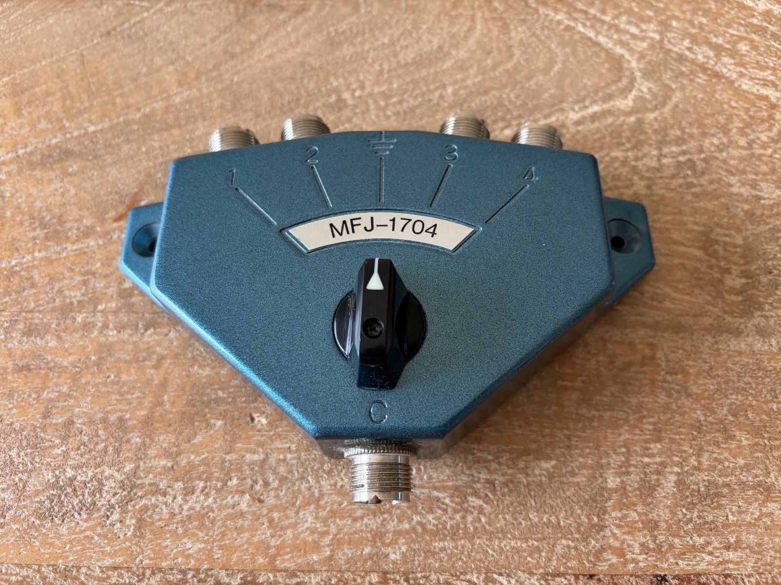MFJ-1704 Coaxial Switch 4 Position  Lightning Surge Protection 0-500MHz  2.5KW