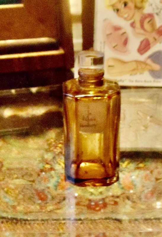 VINTAGE Lila's Isabey FRANCE Perfume FINE CRYSTAL Small BOTTLE Flacon Baccarat ?
