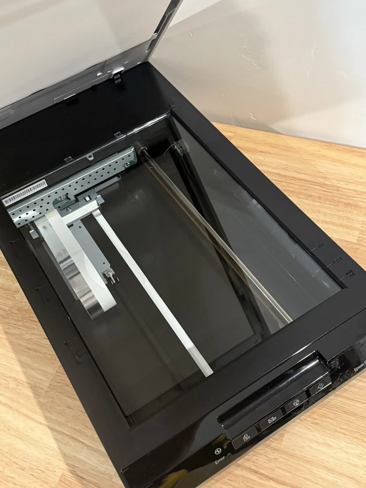 Epson Perfection V600 Photo Color Scanner  - Doesn't Power On - Broken For Parts - Image 3 of 4