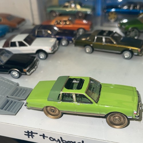 CUSTOM SLIME GREEN 1/64 1988 CHEVROLET CAPRICE CLASSIC BROUGHAM LS ON 30”s - Picture 6 of 8