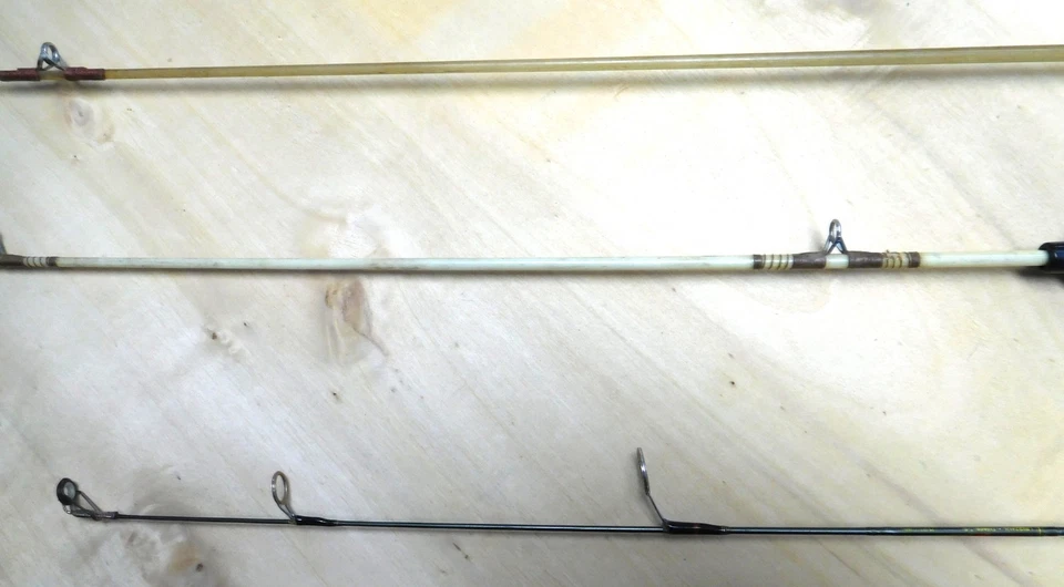 3 Ice Fishing Rods BERKLEY Lightning ICE LRIS24UL & 2 Fiberglass Pistol Grip 37" - Image 3 of 4