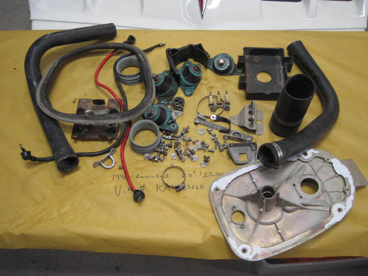 Kawasaki ZXi 1100 parts lot mounts seal hose 1996 ZX i STX Kawasaki ZXi 1100 parts lot mounts seal hose 1996 ZX i STX