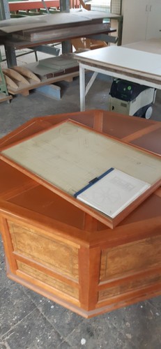 Originelle Truhe ( Meisterstück) Durchmesser ca. 1,40m. Kirsche,Rüster u. Leder - Bild 5 von 6