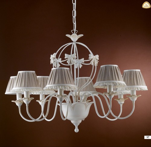 KRONLEUCHTER MIT 8 LICHTERN AUS KERAMIK WEISS UND SHABBY VIA VENETO