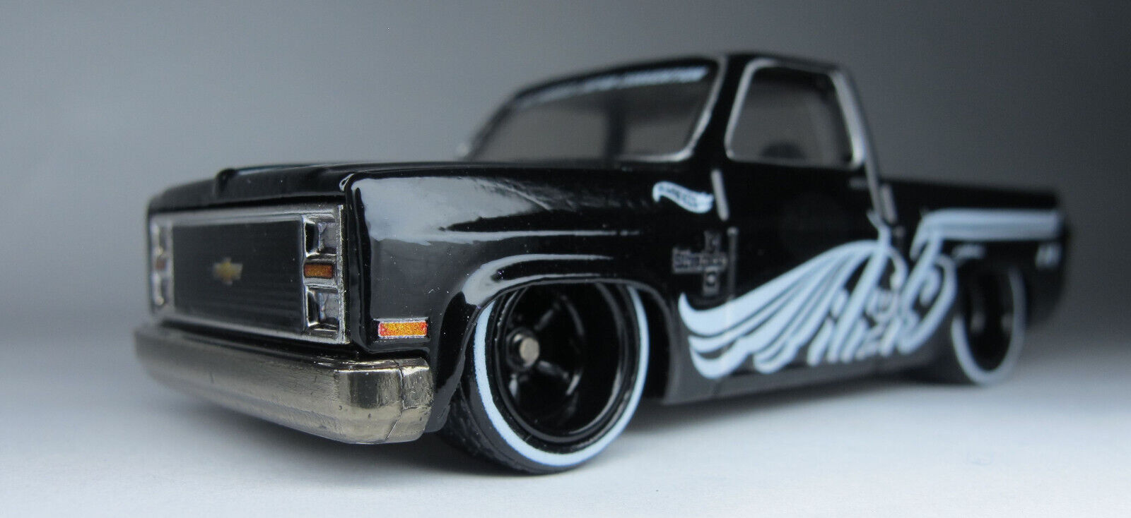 Hot Wheels 2024 CUSTOM '83 CHEVY SILVERADO BLACK,WHITE LINE RUBBER  TIRE,LOOSE