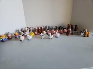 Fisher Price Little People Farm Zoo Animal Lot.