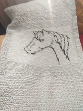 couverture bébé tricotée main laine  98cm sur 60  lavable  30 couleur vert pale 