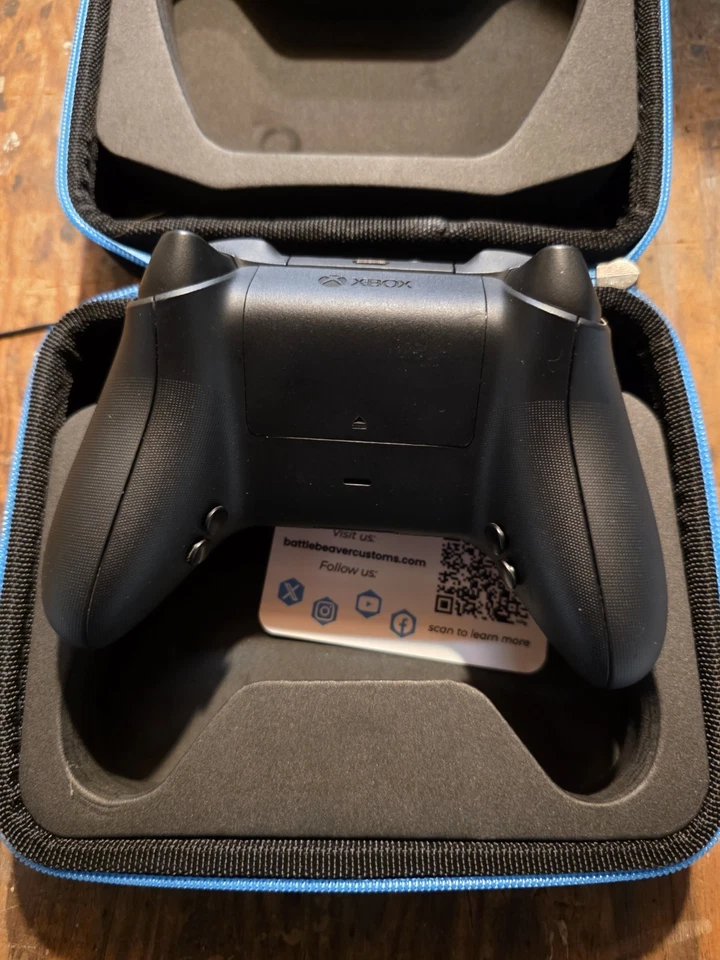 Controlador Battle Beaver Xbox Series X - Negro con palos rojos nuevos Foto 2 de 3