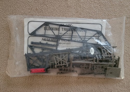 Life-like Blinking Truss Bridge HO NEW - Picture 2 of 8