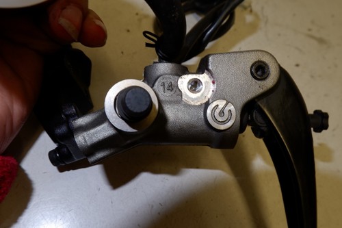 Cilindro maestro de freno delantero y palanca Ducati Multistrada 1200 S Touring 2014 24/11 - Imagen 10 de 17
