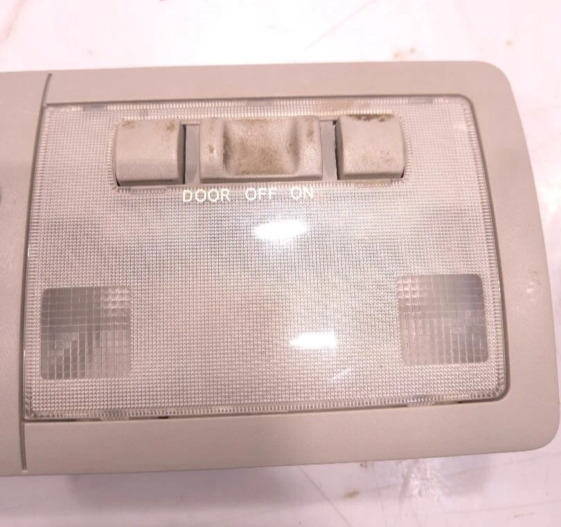 2005 - 2010 SCION TC 中心圆顶灯组件 P/N 81260-21050 正品原始设备制造商零件 — 第 3/4 张图片