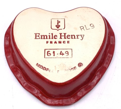 "Plato con volantes Emile Henry rojo y blanco en forma de corazón hecho en Francia 5 3/4"" 61,49" - Imagen 3 de 4